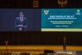 Presiden Joko Widodo menyampaikan Presidential Lecture (kuliah Umum) pada puncak Dies Natalies ke-67 Universitas Katolik Parahyangan (Unpar) di Auditorium Gedung Pusat Pembelajaran Arntz-Geise (PPAG) Unpar, Bandung, Jawa Barat, Senin (17/1/2022). Selain memberi kuliah umum yang mengangkat tema Pancasila Kekuatan Rakyat dan Keindahan Tradisi tersebut, Presiden Joko Widodo meresmikan gedung Pusat Pembelajaran Arntz-Geise (PPAG) kampus Unpar. ANTARA FOTO/Novrian Arbi/agr

