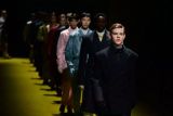 Rumah mode asal Italia, Prada pamerkan koleksi busana pria musim gugur-dingin 2022