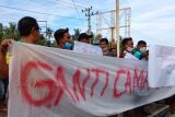 Ratusan warga Lengayang Pesisir Selatan unjuk rasa menuntut camat mundur