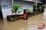 Siswa SMPN 19 Makassar kembali belajar daring akibat banjir