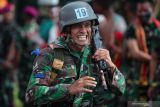  Prajurit Marinir TNI AL berlari memanggul senjata saat mengikuti lomba lari estafet di Lapangan Bhumi Marinir Gedangan, Sidoarjo, Jawa Timur, Kamis (20/1/2022). Lomba yang termasuk Pembinaan Satuan (Binsat) Batalyon tersebut bertujuan untuk meningkatkan kemampuan fisik serta memperingati HUT Ke-59 Brigif 2 Marinir. Antara Jatim/Umarul Faruq/zk