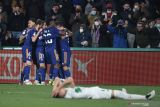 Sepuluh pemain Real Madrid menang  dramatis 2-1 atas Elche