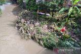 Ratusan warga Kecamatan Laweyan, Solo sempat mengungsi usai rumah terendam banjir