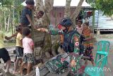 Satgas Yonif 711/Rks Melayani Kesehatan Warga Papua Dengan Kasih