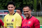 Hong Jeong-nam kiper Madura United ingin belajar bahasa Indonesia