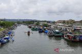 Ribuan nelayan Cilacap tidak melaut akibat cuaca buruk