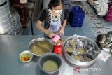 Produksi Kue Bakul Meningkat Menjelang Imlek Di Dumai