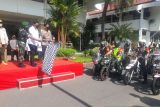 Wali Kota Kediri Abdullah Abu Bakar dengan Kapolres Kediri Kota serta Dandim 0809 Kediri memberangkatkan pasukan setelah apel pasukan patroli motor penegakan protokol kesehatan masyarakat (Pamor Keris) di Balai Kota Kediri, Jawa Timur, Senin (24/1/2022). Wali Kota Kediri mengingatkan masyarakat tidak kendur dalam menerapkan protokol kesehatan karena hingga kini pandemi COVID-19 masih terjadi, bahkan varian baru Omicron juga telah masuk Indonesia. Antara Jatim/ Asmaul