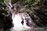 Pesona air terjun Rampah Lingkar Sawa di belantara hutan Meratus