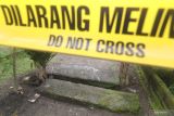 Situs Jambean yang dipasang garis polisi usai dirusak oleh orang tak bertanggung jawab di Desa Jambean, Kediri, Jawa Timur, Kamis (10/2/2022). Situs cagar budaya berupa batu bertuliskan aksara Jawa kuno dengan angka tarikh 1055 sesudah masehi yang diperkirakan tempat pemujaan era kerajaan Kediri tersebut patah karena pukulan benda keras dan belum diketahui siapa pelakunya. Antara Jatim/Prasetia Fauzani/zk