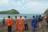 20 orang terseret arus Pantai Payangan Jember saat kegiatan ritual