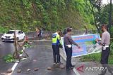 Polres Gowa pasang penghalang di lokasi longsor Parangloe antisipasi kecelakaan