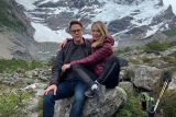 Sineas James Gunn dan Jennifer Holland bertunangan