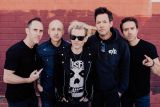 Simple Plan berkolaborasi dengan vokalis  Sum 41 dalam 