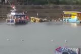 Perahu wisata Danau Sipin  Jambi karam penumpang berhasil diselamatkan