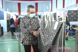 Perajin batik nitik Bantul demo membatik di Dubai Expo