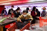 Kasus COVID-19 naik, toko swalayan Hong Kong batasi pembelian bahan pokok dan obat
