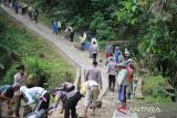 Warga Rejang Lebong swadaya bangun jalan ke wisata air terjun