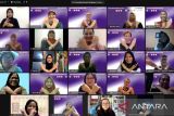 Tangkapan layar bincang virtual peringatan Hari Perempuan Internasional (International Women’s Day) 2022 dengan tema 'Break The Bias' yang diselenggarakan Konsulat Jenderal Amerika Serikat di Surabaya, Jawa Timur, Selasa (8/3/2022). Bincang virtual tersebut menghadirkan delapan sosok perempuan inspiratif dari seluruh Indonesia di bidang bisnis, olahraga, seni, sains, politik, jurnalisme, disabilitas, dan anti perdagangan manusia. Antara Jatim/Doc Konjen AS Surabaya/Zk