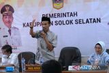 Pemkab Solok Selatan bersama Unand evaluasi peternakan ayam nagari tageh