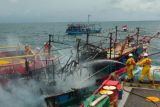 PHE OSES dan PHE ONWJ berhasil padamkan kebakaran dan selamatkan seluruh ABK kapal nelayan cumi