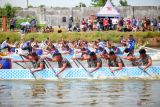 Peserta memacu kecepatan saat lomba dayung perahu naga dalam rangka HUT ke-21 Pasmar 2 di Long Storage Kalimati, Desa Kwatu, Mojoanyar, Mojokerto, Jawa Timur, Minggu (13/3/2022). Lomba yang diikuti 58 tim dari empat kategori tersebut bertujuan menjaring atlet muda potensial andalan di ajang nasional maupun internasional. Antara Jatim/Umarul Faruq/zk