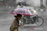 Sebagian wilayah di Indonesia diliputi hujan berintensitas ringan