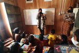 Mensos mengajar di KAT Orang Rimba Jambi