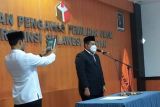 Abhan lantik Dede Arwinsyah sebagai anggota Bawaslu Makassar antarwaktu