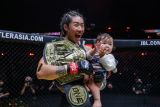 Angela Lee pertahankan gelar juara dunia di momen satu dekade ONE Championship