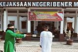 Pasangan bukan muhrim jalani hukuman cambuk