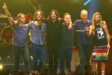 Semua jadwal tur Foo Fighters dibatalkan