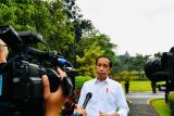 Presiden Jokowi menegaskan semua pihak harus taat konstitusi