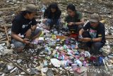 Sungai di Tasikmalaya tercemar sampah plastik