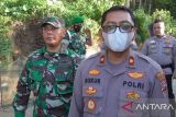 Polisi dan TNI gerebek lokasi Judi Sabung Ayam di Bukittinggi