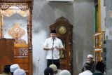 Bupati Lampung Tengah sholat tarawih di Masjid Istiqlal Bandar Jaya