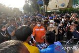 Ribuan mahasiswa bubarkan diri setelah tuntutan diterima DPRD Sumsel