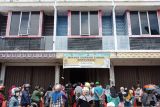 Minyak goreng curah bersubsidi banyak diminati warga Belitung