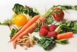 Makan buah dan sayur setiap hari demi menjaga kesehatan saluran cerna