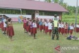 Babinsa Koramil Numfor beri pelatihan PBB bagi pelajar SD Manggari
