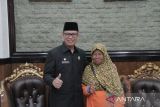 Penyapu jalan OKU Sumsel raih penghargaan Presiden RI peringati Hari Kartini