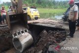 Jalan lintas di Kabupaten Lahat - Empat Lawang amblas sedalam satu meter