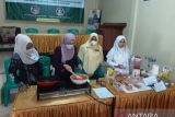Pencegahan stunting dengan pemberian edukasi dan pelatihan wirausaha bagi kader dan ibu single parent di Bukit Sileh Kabupaten Solok