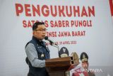 Gubernur Jawa Barat Ridwan Kamil memberikan kata sambutan usai mengukuhkan Satgas Saber Pungli di Gedung Sate, Bandung, Jawa Barat, Selasa (19/4/2022). Gubernur Jawa Barat Ridwan Kamil mengukuhkan Satgas Saber Pungli yang beranggotakan 150 orang dari tiga institusi yaitu Polda, Kajati dan Pemerintah Provinsi Jawa Barat. ANTARA FOTO/Raisan Al Farisi/agr