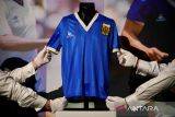 Ajib. Kaus 'Tangan Tuhan' Maradona terjual Rp128,6 m
