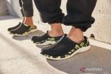 Alas kaki merek Crocs rilis koleksi terbaru