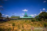 Suasana Masjid Pusaka Banua Lawas di Desa Banua Lawas, Kabupaten Tabalong, Kalimantan Selatan, Kamis (21/4/2022). Masjid Pusaka Banua Lawas merupakan salah satu Masjid tertua di Kalsel yang dibangun pada tahun 1625 Masehi serta menjadi bukti sejarah di terimanya Islam bagi suku dayak maanyan di Kabupaten Tabalong. Foto Antaranews Kalsel/Bayu Pratama S.