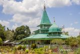 Suasana Masjid Pusaka Banua Lawas di Desa Banua Lawas, Kabupaten Tabalong, Kalimantan Selatan, Kamis (21/4/2022). Masjid Pusaka Banua Lawas merupakan salah satu Masjid tertua di Kalsel yang dibangun pada tahun 1625 Masehi serta menjadi bukti sejarah di terimanya Islam bagi suku dayak maanyan di Kabupaten Tabalong. Foto Antaranews Kalsel/Bayu Pratama S.