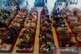 Warga Kota Kupang serbu barang diskon usai terima THR