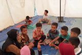 Hilangkan trauma, anak-anak korban gempa di Simpang Timbo Abu Talamau Pasbar diberikan berbagai kegiatan